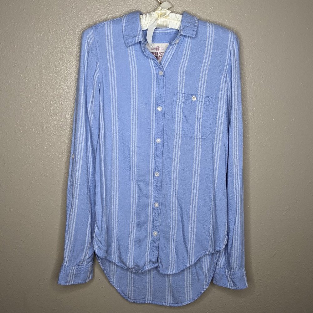 bundle sale • 3/$20 • SO • blue & white perfect shirt